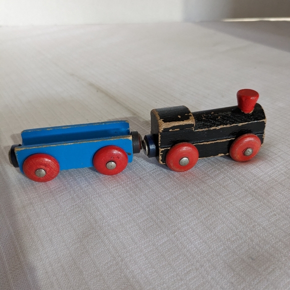 VTG Wooden Train Engine,log hauler w/log  toy wood wheels Thomas Brio compatible - Picture 3 of 16